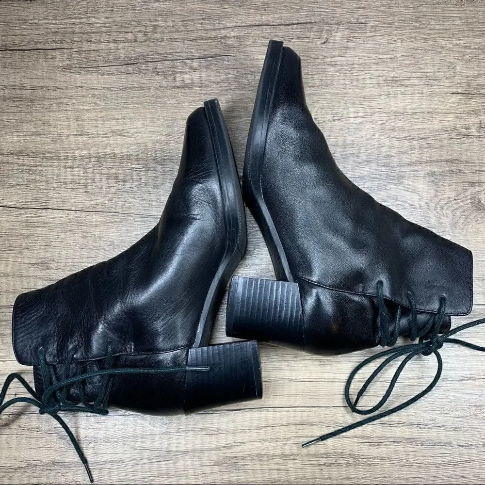 ‎Apostrophe Black Leather Ankle Bootie~Size 6M